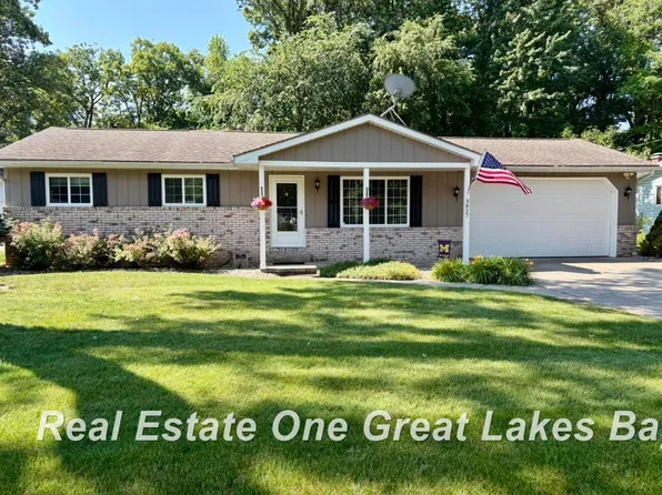 3827 S Hartford Dr, Saginaw, MI 48603