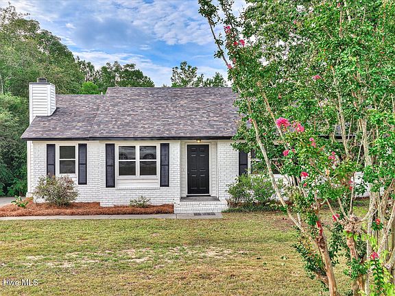 3rd image of 2346 Fieldcrest Road