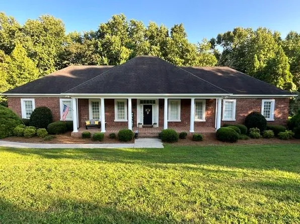 4593 Montclair Cir, Gainesville, GA 30506