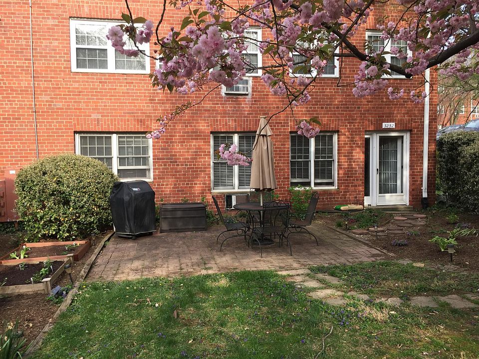 Private patio- great for relaxing and entertaining. Gardeners will love this space!