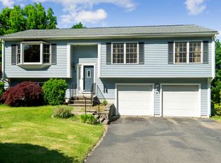 6 Bronson Dr, Beacon Falls, CT 06403