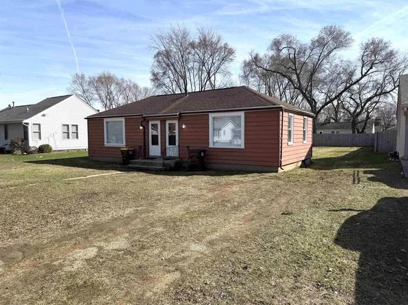 921 River Park Dr, Loves Park, IL 61111