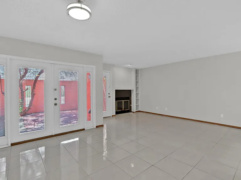 730 N Resler Dr #B — Photo 15