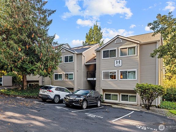 2nd image of 12044 100th Avenue NE #H102