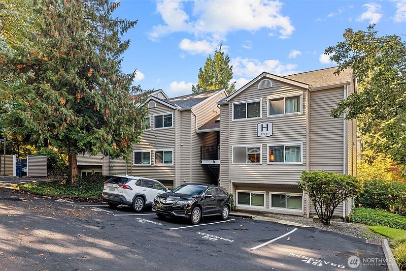 2nd image of 12044 100th Avenue NE #H102