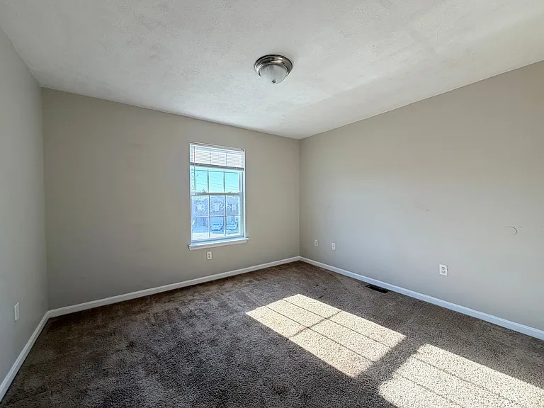 135 Woods Trl — Photo 7