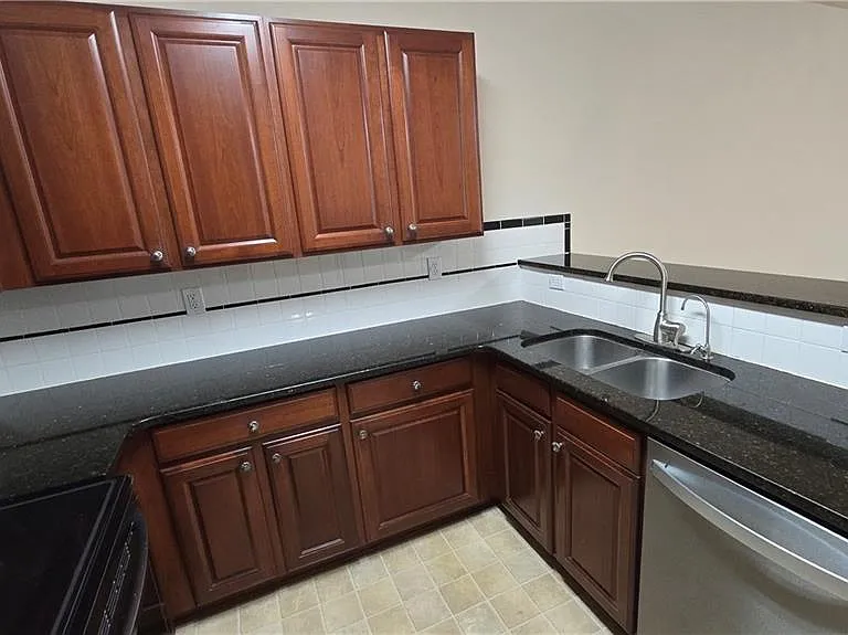2109 Meadow Peak Rd — Photo 9