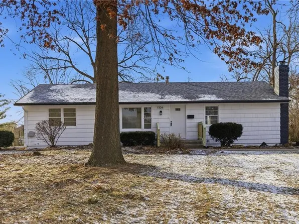 1704 S Highland Dr, Independence, MO 64057