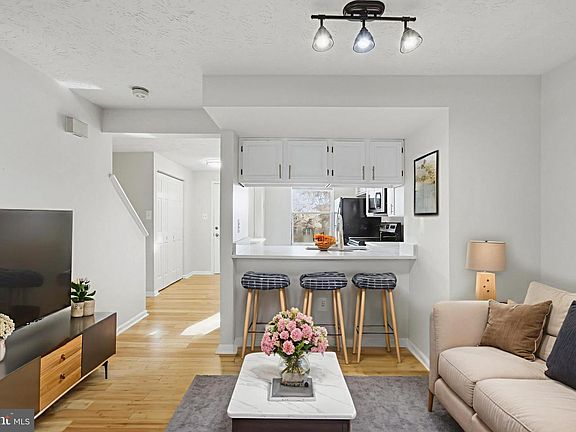 3rd image of 18916 Port Haven Pl