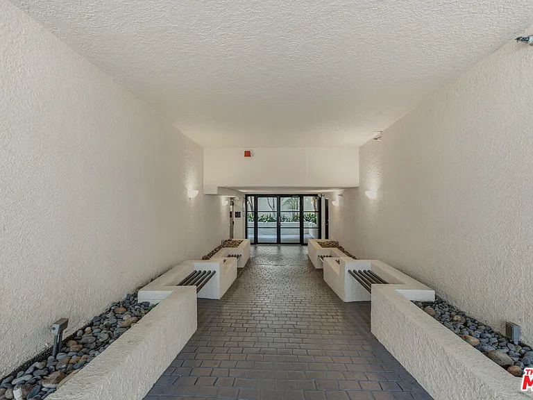 11636 Montana Ave #103 — Photo 50