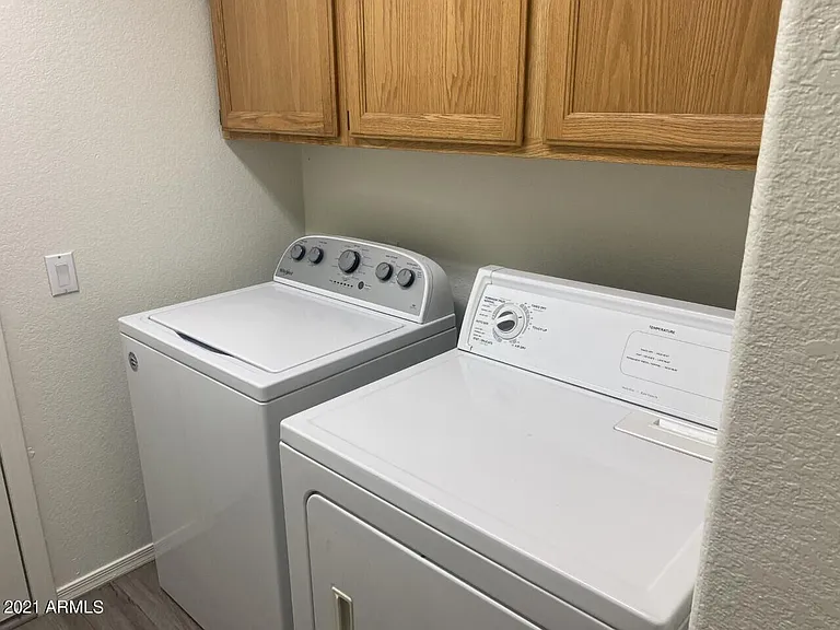 525 W Candlewood Ln — Photo 5
