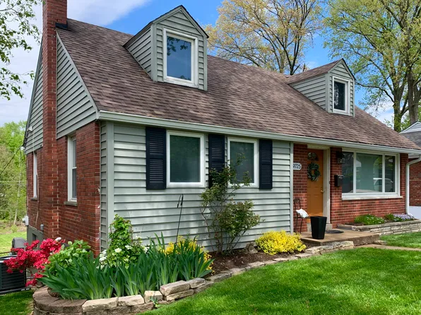 9725 Graystone Ter, Saint Louis, MO 63119