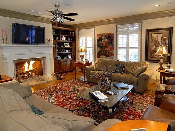 Great room w/ wetbar & fireplace