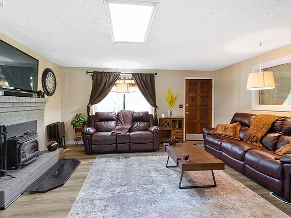5th image of 21609 NE 109th St