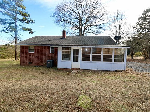2nd image of 106 Jos Ln