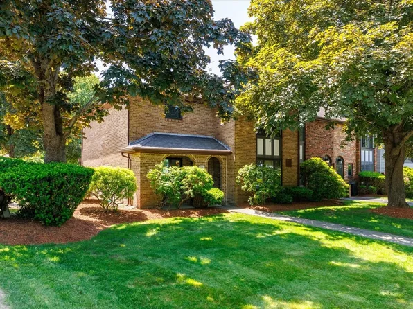 11 Cobblestone Ln #11, Worcester, MA 01606