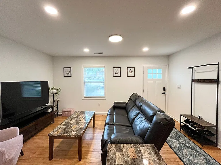 1116 E Geer St #A — Photo 5