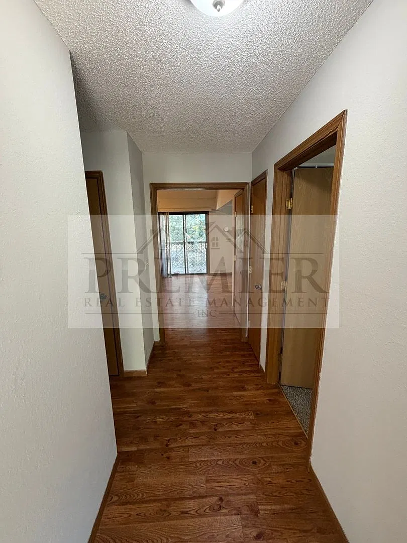 2 Bd / 2 Ba W/ Finished Basement - 1008 Ne 2nd St, Blue Springs, Mo Duplex $1650-Rent - On A Nice... — Photo 3