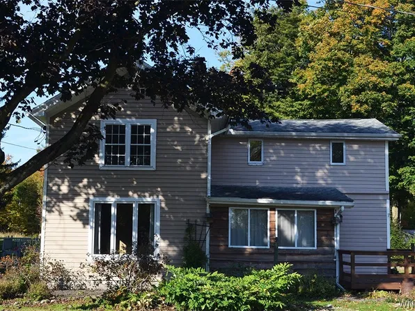 9746 Simonds Rd, Corfu, NY 14036