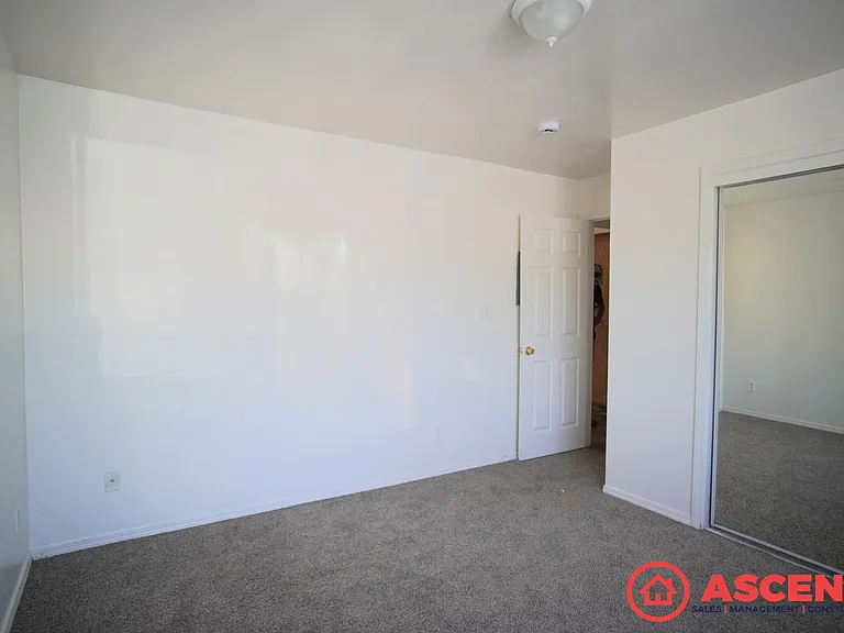 528 Jackson St — Photo 6