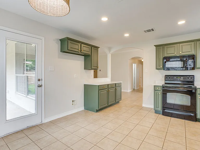 213 Carriage Dr — Photo 16