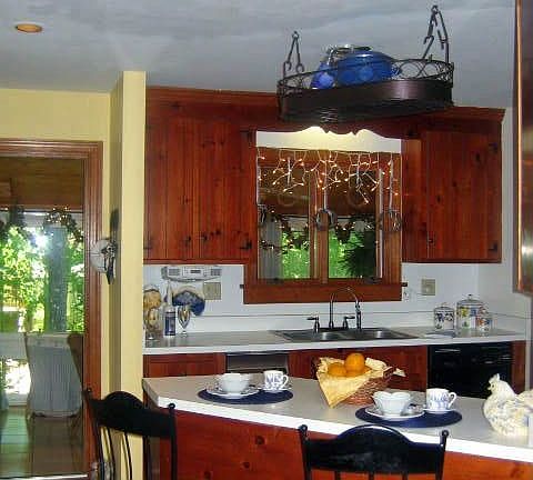 Kitchen Breakfast Bar