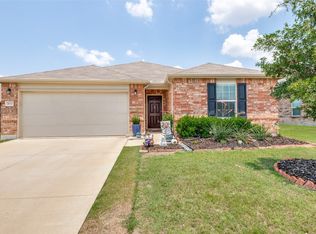 1613 Waggoner Dr, Aubrey, TX 76227