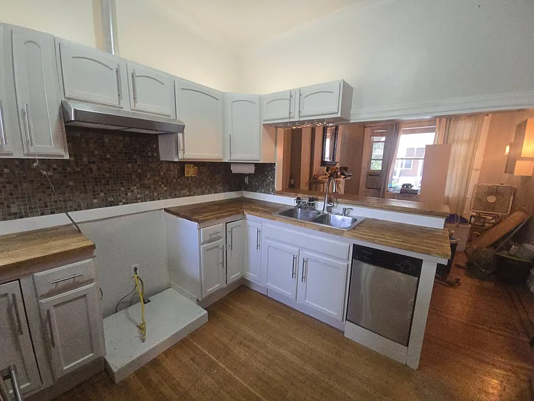 233 S 44th St #1 — Photo 9