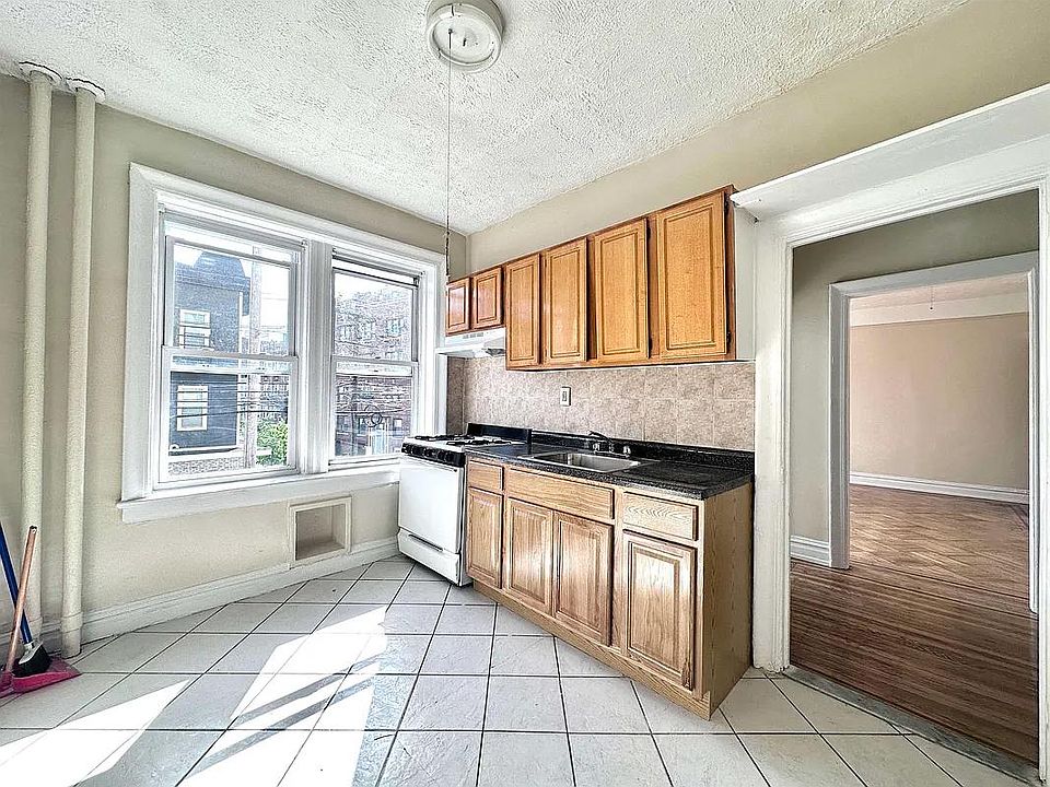 1st image of 326 Summit Ave #203B