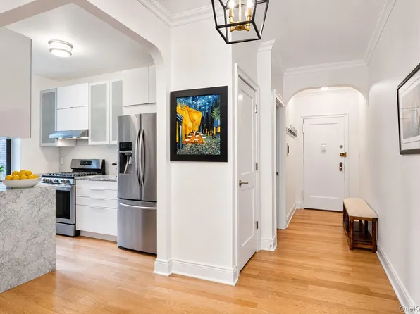 21 Barstow Road #2K, Great Neck, NY 11021