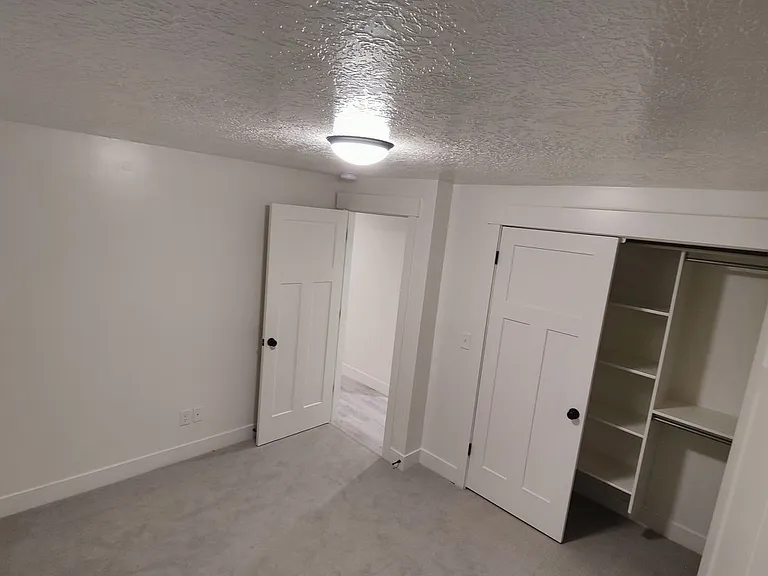682 E Benbrook Ln — Photo 19