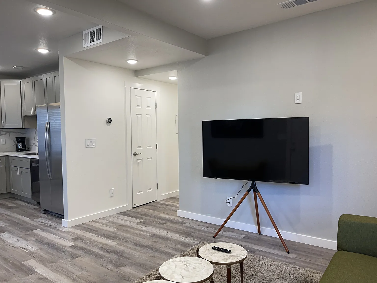 6 bed, 4.5 bath, $1,295 — Photo 3