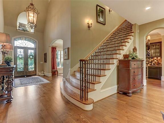 3rd image of 6348 Poplar Forest Dr