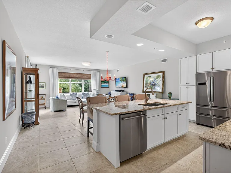 834 Bay Colony Dr S — Photo 12