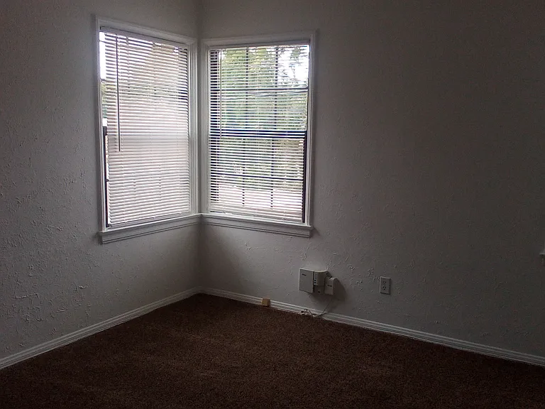 5327 1/2 E Carson St — Photo 8