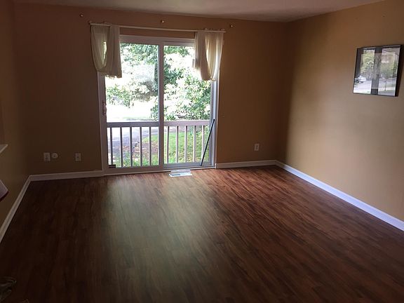 3rd image of 201 Parkwood Dr