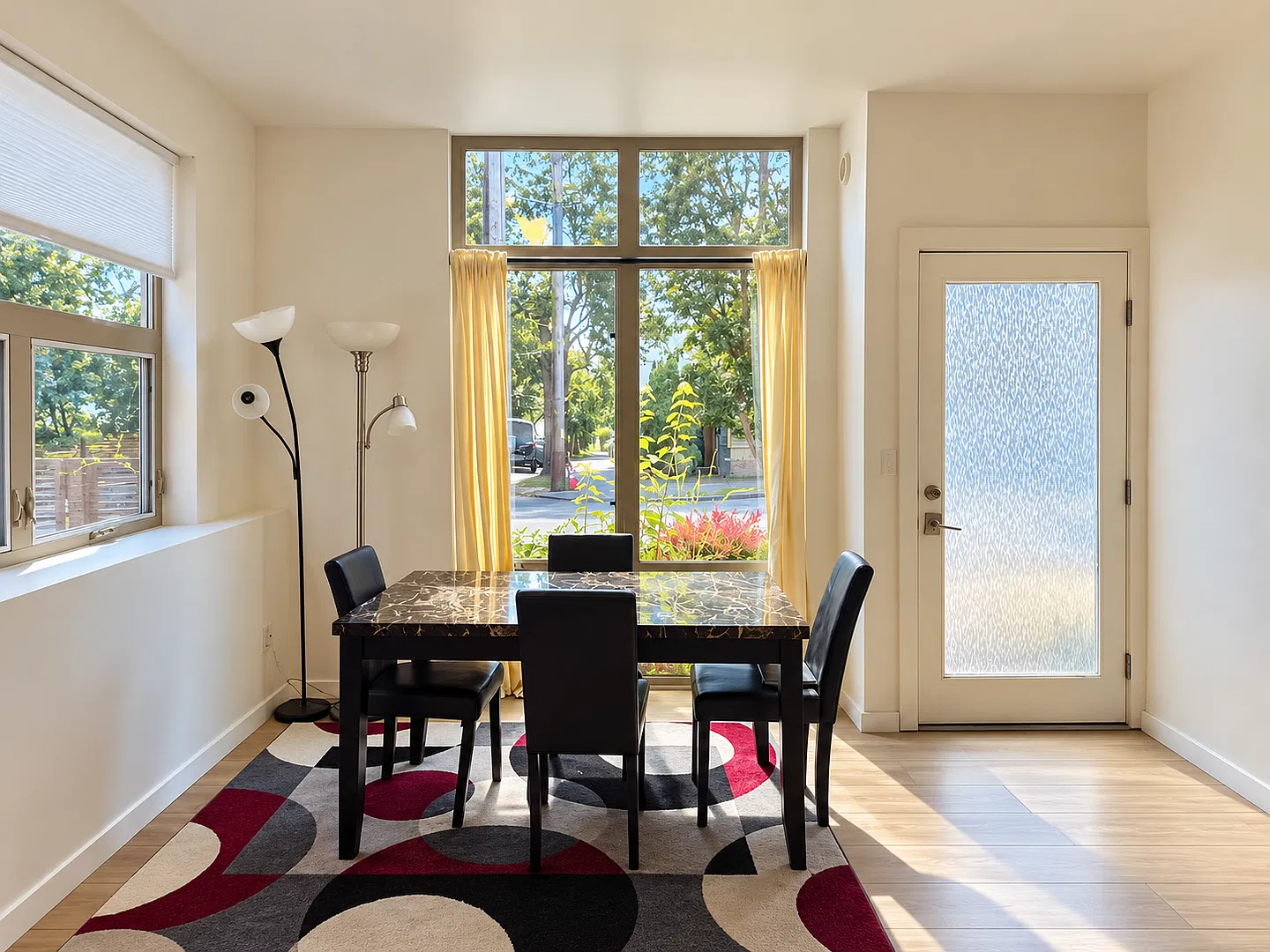 Modern 3-Bedroom Townhome with AC & Assigned Parking in Judkins Park / Central Area — Photo 2