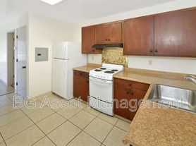 8049 Greenridge Dr, Oakland, CA