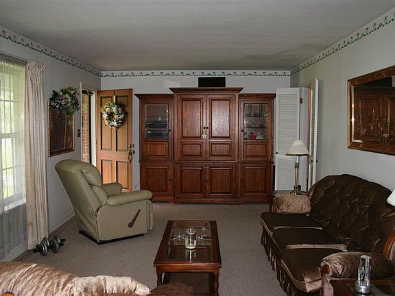 3rd image of 816 Flicker Dr