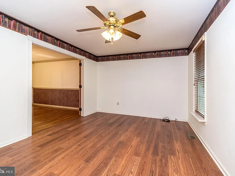 100 Live Oak Dr — Photo 11
