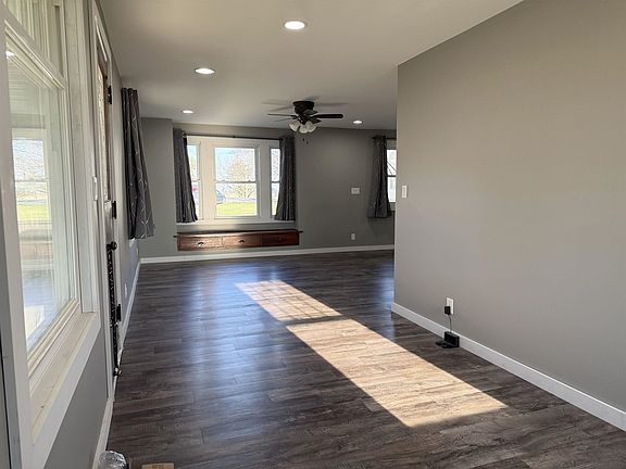 5th image of 5848 Maple Rd