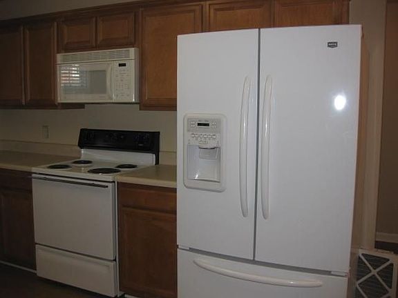 4th image of 303 Arapaho Dr