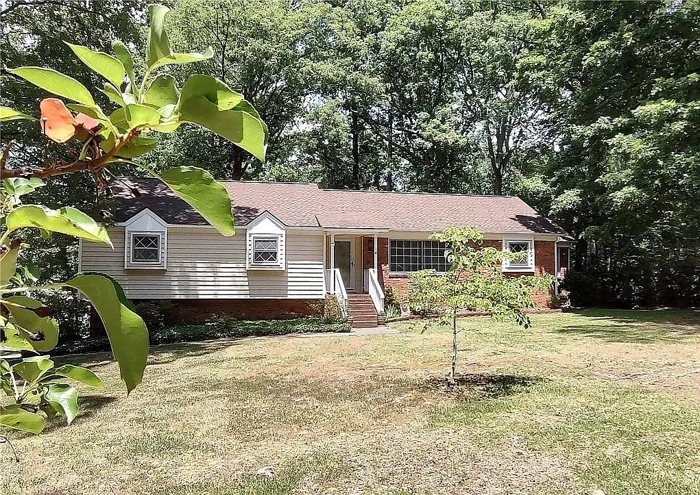 4 bed, 2574 sqft, $2,250 — Photo 1