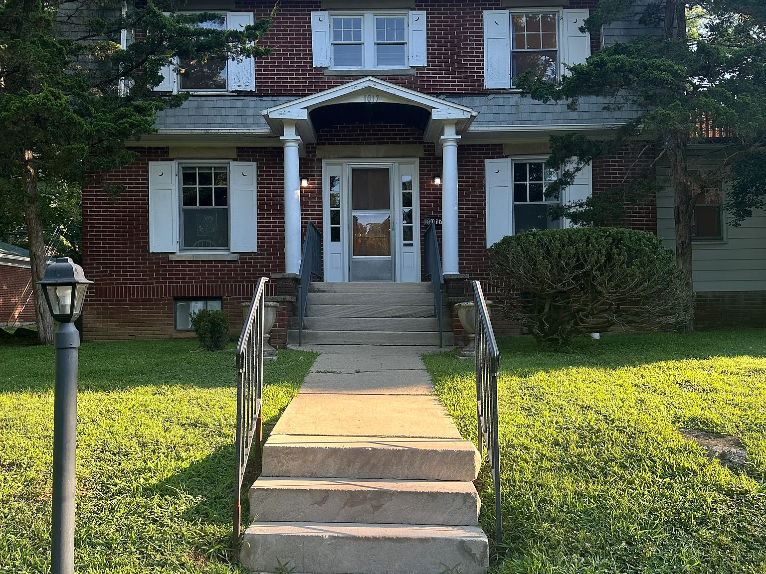 5 bed, 2.5 bath, 2074 sqft, $4,500 — Photo 1