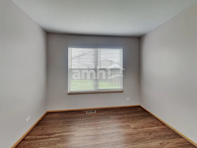 2818 Arches Dr — Photo 4