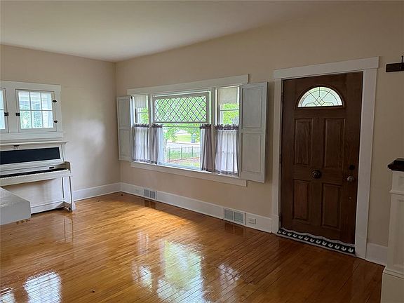 4th image of 1524 Highland Avenue