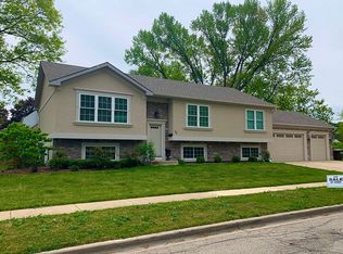 70 N Greenview Ave, Mundelein, IL 60060
