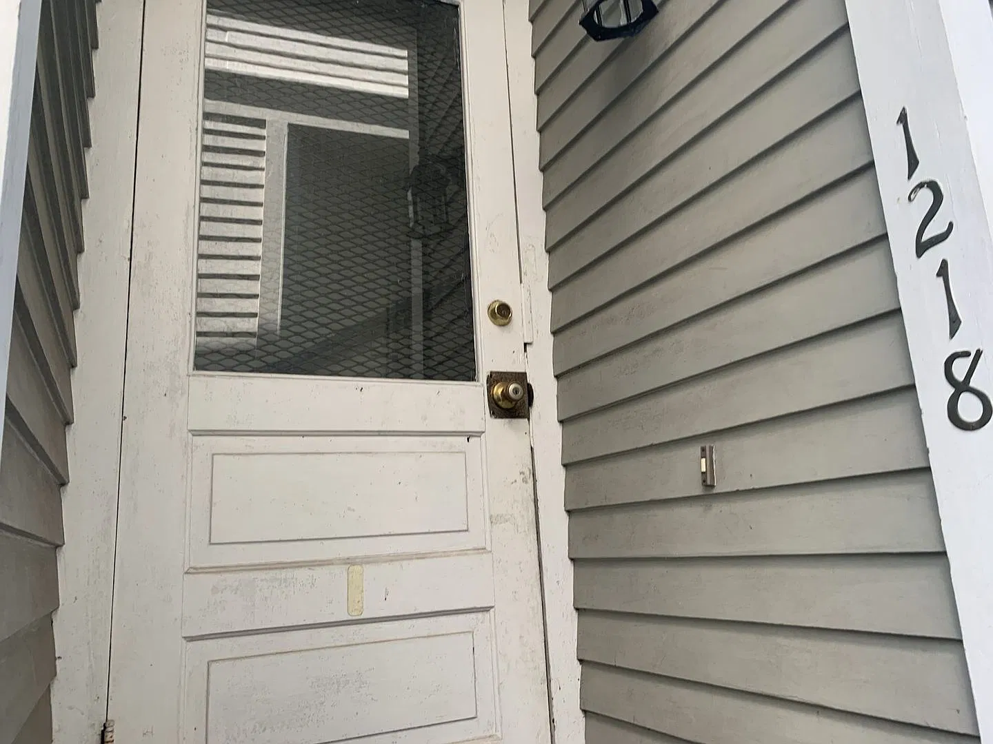 1218 Joseph St. Upper — Photo 4