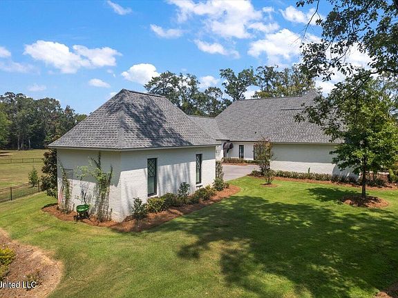 4th image of 345 Ironwood Dr