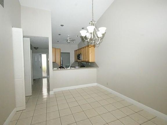 Dining area with open bar seating
